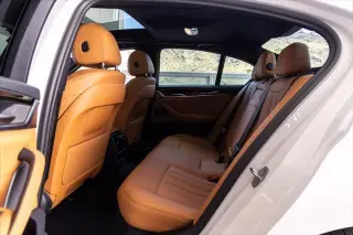 Sedán BMW 5 Series 2023 530i 4 puertas