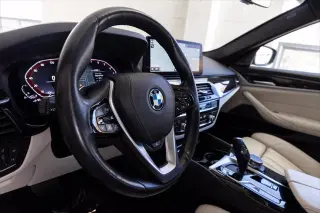 Serie 5 BMW 2023 tracción total 530e xDrive 4dr Sedán