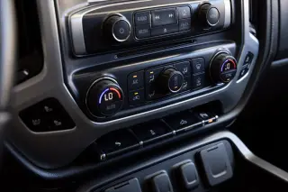 GMC Sierra 1500 2014 4x2 SLT 4dr Crew Cab 5.8 ft. SB
