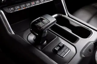 GMC Sierra 1500 2023 4x4 Denali cabina de tripulación 4 puertas 5.8 ft. SB
