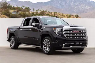 GMC Sierra 1500 2023 4x4 Denali cabina de tripulación 4 puertas 5.8 ft. SB