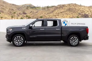 GMC Sierra 1500 2023 4x4 Denali cabina de tripulación 4 puertas 5.8 ft. SB