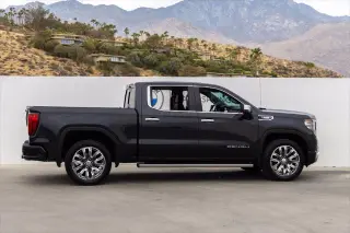 GMC Sierra 1500 2023 4x4 Denali cabina de tripulación 4 puertas 5.8 ft. SB