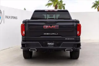 GMC Sierra 1500 2023 4x4 Denali cabina de tripulación 4 puertas 5.8 ft. SB