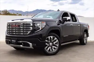 GMC Sierra 1500 2023 4x4 Denali cabina de tripulación 4 puertas 5.8 ft. SB