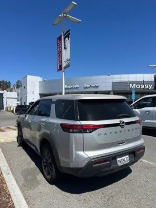 Nissan Pathfinder 2023 S 4 SUV