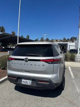 Nissan Pathfinder 2023 S 4 SUV