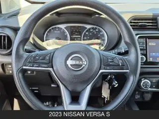 Nissan Versa 2023 S 4dr Sedán 5M
