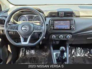 Nissan Versa 2023 S 4dr Sedán 5M