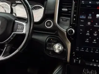 Ram 1500 2022 4x4 Laramie 4dr Crew Cab de 5.6 pies de largo Pickup