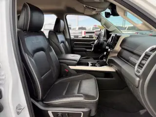 Ram 1500 2022 4x4 Laramie 4dr Crew Cab de 5.6 pies de largo Pickup