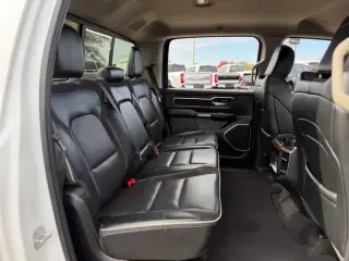 Ram 1500 2022 4x4 Laramie 4dr Crew Cab de 5.6 pies de largo Pickup