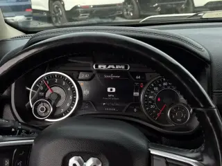 Ram 1500 2022 4x4 Laramie 4dr Crew Cab de 5.6 pies de largo Pickup