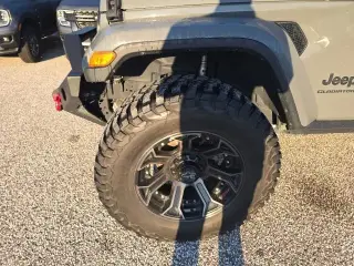 Jeep Gladiator 2021 4x4 Overland 4dr Crew Cab 5.0 ft. SB