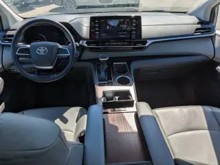 Toyota Sienna 2022 XLE 8 Pasajeros 4dr Mini-Van