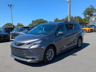 Toyota Sienna 2022 XLE 8 Pasajeros 4dr Mini-Van