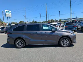Toyota Sienna 2022 XLE 8 Pasajeros 4dr Mini-Van