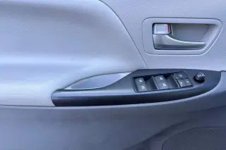 Toyota Sienna 2017 LE 7-Pasajeros Asiento de Acceso Automático 4dr Mini-Van