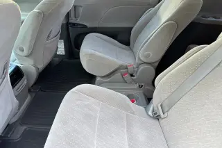 Toyota Sienna 2017 LE 7-Pasajeros Asiento de Acceso Automático 4dr Mini-Van
