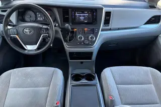 Toyota Sienna 2017 LE 7-Pasajeros Asiento de Acceso Automático 4dr Mini-Van