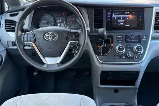 Toyota Sienna 2017 LE 7-Pasajeros Asiento de Acceso Automático 4dr Mini-Van