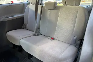 Toyota Sienna 2017 LE 7-Pasajeros Asiento de Acceso Automático 4dr Mini-Van