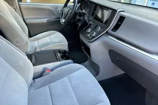 Toyota Sienna 2017 LE 7-Pasajeros Asiento de Acceso Automático 4dr Mini-Van