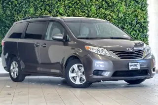 Toyota Sienna 2017 LE 7-Pasajeros Asiento de Acceso Automático 4dr Mini-Van