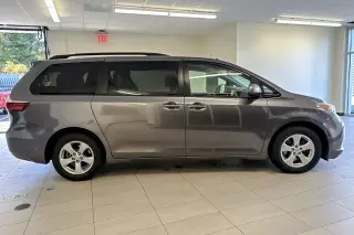 Toyota Sienna 2017 LE 7-Pasajeros Asiento de Acceso Automático 4dr Mini-Van
