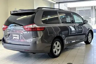 Toyota Sienna 2017 LE 7-Pasajeros Asiento de Acceso Automático 4dr Mini-Van