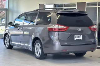 Toyota Sienna 2017 LE 7-Pasajeros Asiento de Acceso Automático 4dr Mini-Van