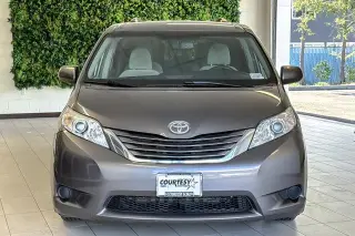 Toyota Sienna 2017 LE 7-Pasajeros Asiento de Acceso Automático 4dr Mini-Van