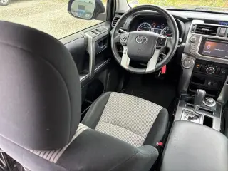 Toyota 4Runner 2017 4x4 SR5 4dr SUV