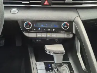 Hyundai ELANTRA 2023 SEL Sedán de 4 puertas