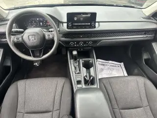 Sedán de 4 puertas Honda Accord 2024 LX