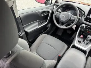 Toyota RAV4 2025 AWD LE SUV de 4 puertas
