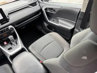 Toyota RAV4 2025 AWD LE SUV de 4 puertas