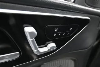 Mercedes-Benz Clase C 2025 Sedán de 4 puertas C 300