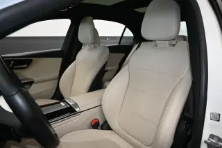 Mercedes-Benz Clase C 2025 Sedán de 4 puertas C 300