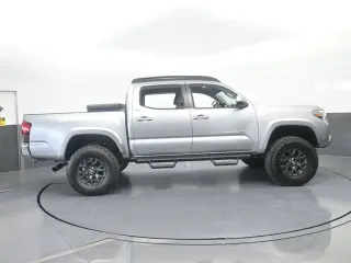 Toyota Tacoma 2021 4x2 SR5 4 puertas Doble Cabina 5.0 pies SB
