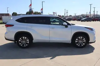Toyota Highlander 2023 AWD XLE SUV de 4 puertas