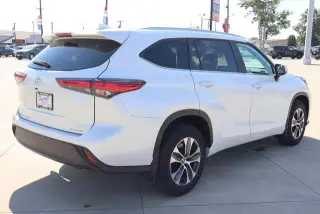 Toyota Highlander 2023 AWD XLE SUV de 4 puertas
