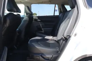 Toyota Highlander 2023 AWD XLE SUV de 4 puertas