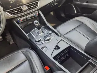 Alfa Romeo Giulia 2019 AWD Base 4dr Sedán