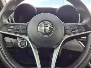 Alfa Romeo Giulia 2019 AWD Base 4dr Sedán