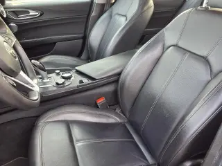 Alfa Romeo Giulia 2019 AWD Base 4dr Sedán
