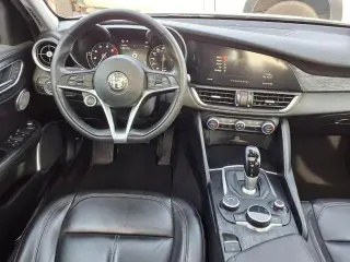 Alfa Romeo Giulia 2019 AWD Base 4dr Sedán