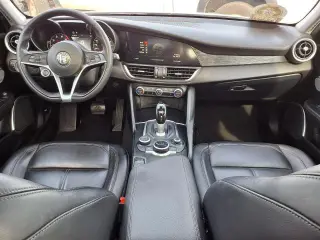 Alfa Romeo Giulia 2019 AWD Base 4dr Sedán