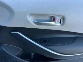 Toyota Corolla Híbrido 2024 SE Sedán de 4 puertas