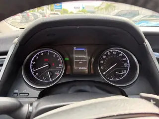 Toyota Camry 2022 SE Sedán de 4 puertas
